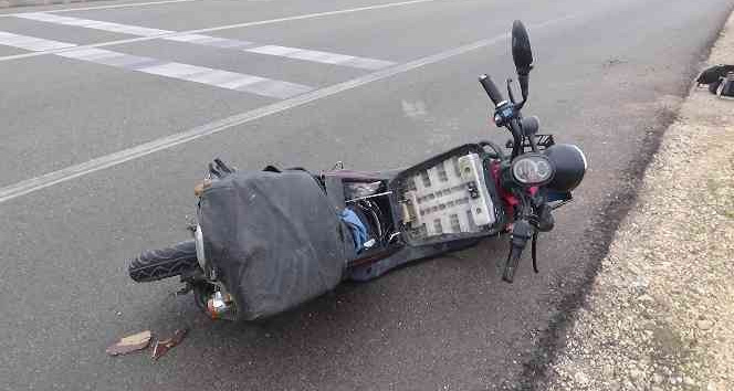 Kilis’te otomobil motosiklete çarptı: 2 yaralı