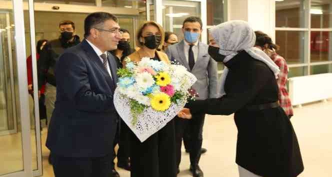 Vali İnci Sezer Becel Kız Öğrenci Yurdunu Ziyaret Etti