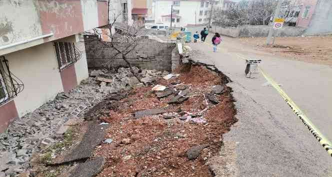 Kahramanmaraş’ta istinat duvarı çöktü