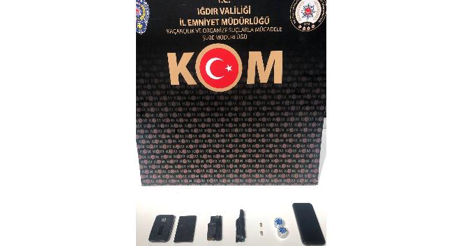 Iğdır’da kulaklık ve kameralı sistem kurarak sınava giren 2 kişi tutuklandı