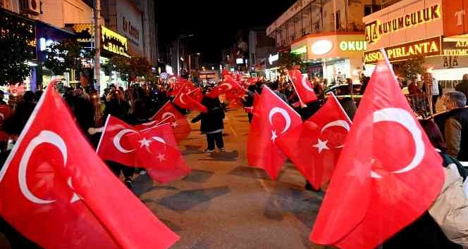 Osmaniye’nin kurtuluş yıl dönümünde fener alayı düzenlendi