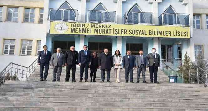 Vali Sarıibrahim, okul ziyaretlerine devam ediyor