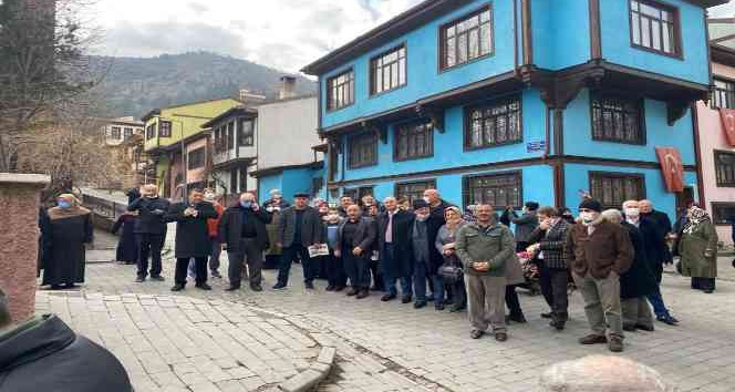 Ümraniye Muhtarlar Derneği üyeleri Afyonkarahisar’ın tarihi sokaklarını gezdi