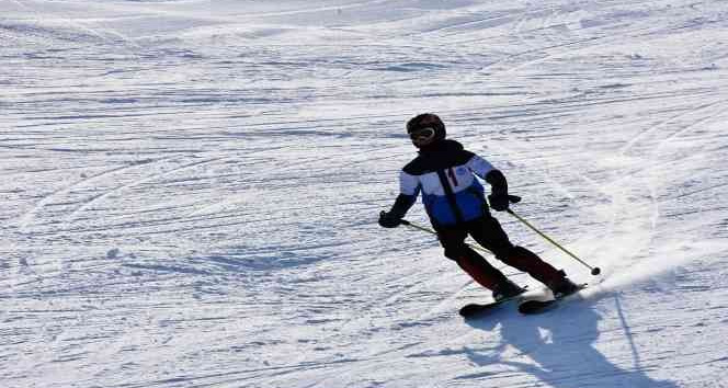 Bitlis’te Alp Disiplini İl Birinciliği Kayak Yarışları yapıldı