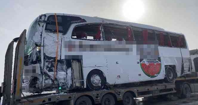 15 kişi yaralanmıştı, otobüs kaza yerinden kaldırıldı