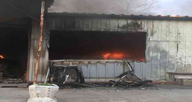 Yalova’da inşaat malzemesi deposunda yangın