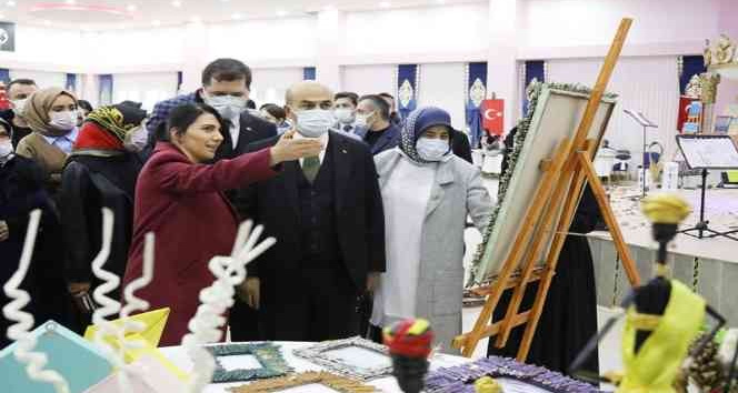 Mardin’de gelirleri köy okullarına bağışlanan şiir ve müzik etkinliği düzenlendi