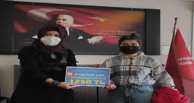 Burdurlu lise öğrencisi şiir yarışmasında birinci oldu