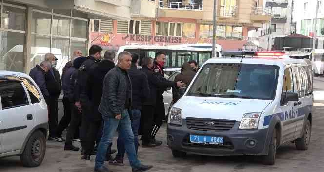 Tartıştığı karısını bacağından bıçakladı