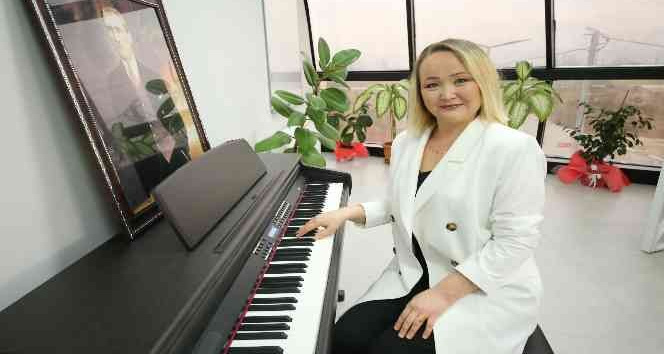 Türk öğrencileri piyano festivaline Özbek öğretmen hazırlıyor