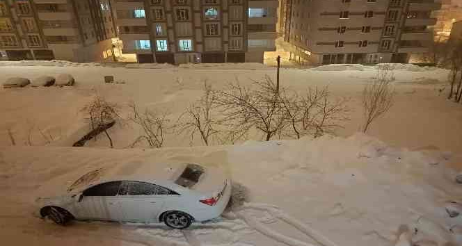 Bitlis’te eğitime kar engeli