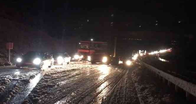 Burdur’da kar yağışı ulaşımda aksamalara neden oldu