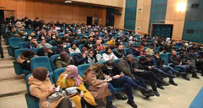 Tatvan’da tiyatro oyununa yoğun ilgi