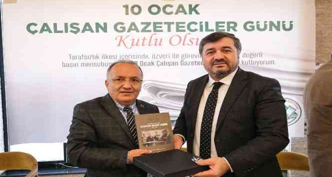 Başkan Şenlikoğlu, basın mensuplarıyla bir araya geldi