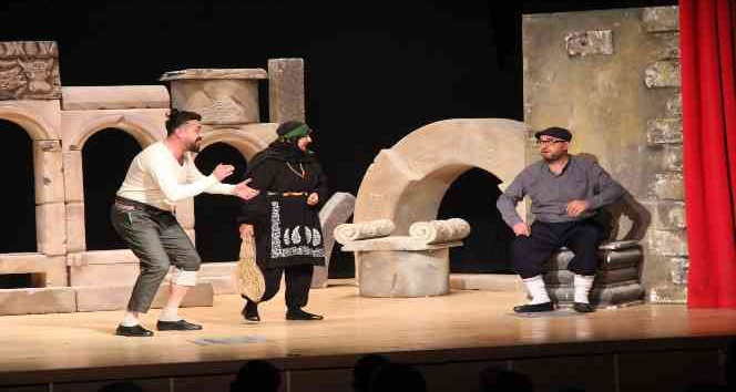 ‘Basilica Tası Gümüşten’ adlı tiyatro oyunu beğeni topladı