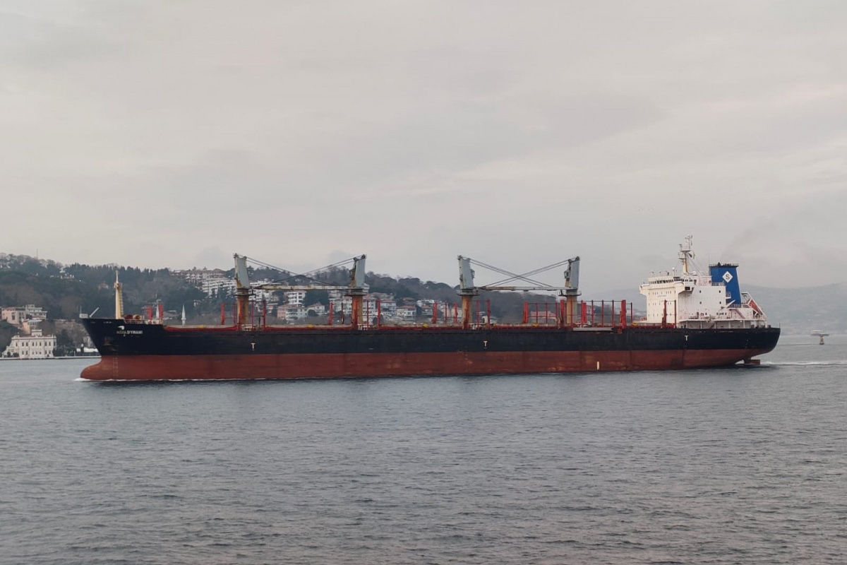 İstanbul Boğazında makine arızası yapan gemi Ahırkapı’ya demirletildi