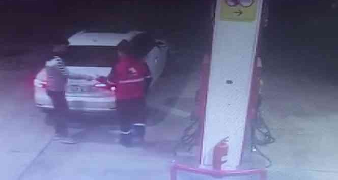 Çanakkale’de 5 kişinin feci şekilde öldüğü kazadan hemen önce otomobilin petrol istasyonundan yakıt alma görüntüleri ortaya çıktı