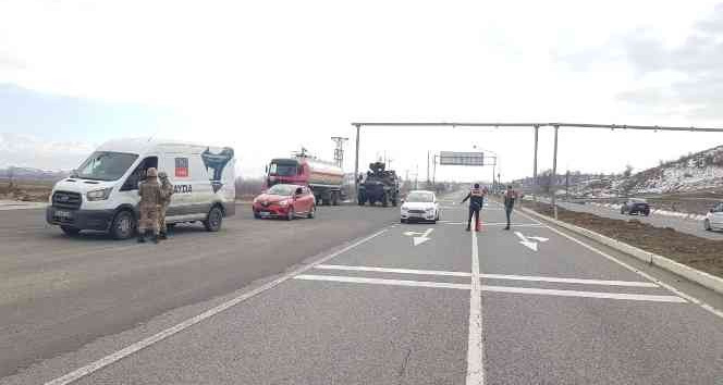 Jandarmadan şok yol uygulaması