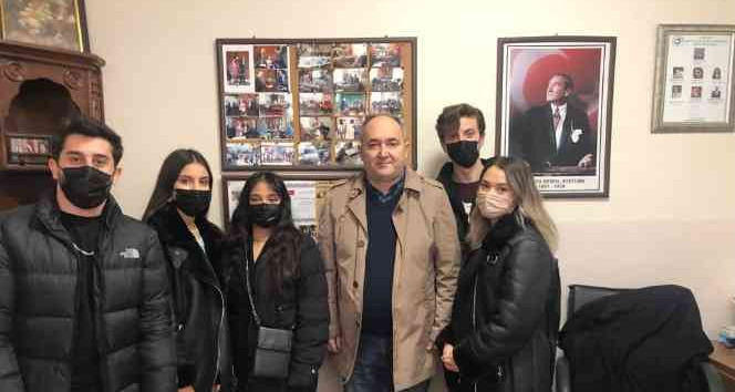 Sokağa atılan maske hayvanlar için büyük tehlike