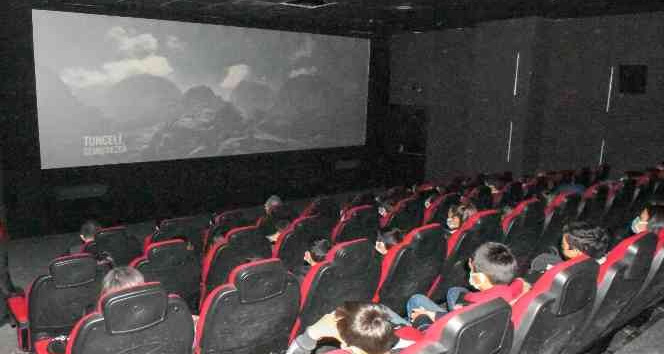Ünye’de öğrenciler “Kesişme İyi ki Varsın Eren” filmini izledi