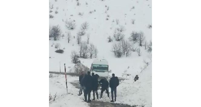 Karlıova ve Yedisu arasında çığ düştü