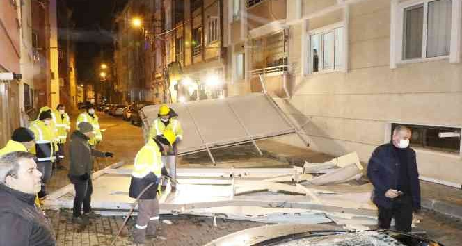 Kırklareli felaketi yaşıyor: Çatılar uçtu, dükkanların camları patladı, ağaçlar devrildi
