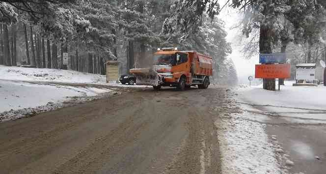 Kazdağları’na beklenen kar geldi