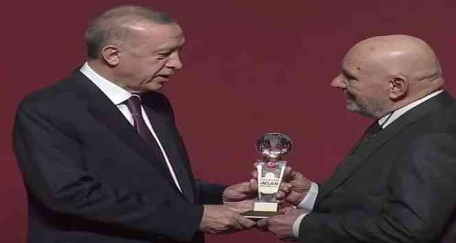 68 yıldır çamura şekil veren Salim usta ’Yaşayan İnsan Hazineleri’ ödülünü Cumhurbaşkanın elinden aldı