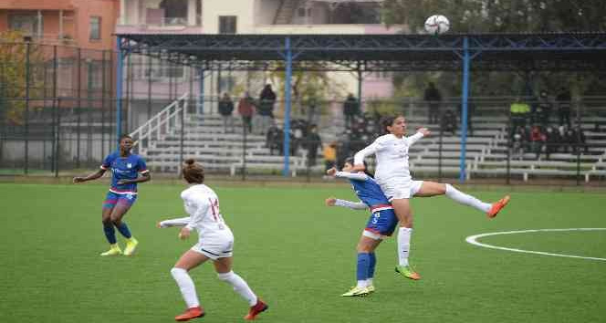 Turkcell Kadın Futbol Süper Ligi: Adana İdman Yurdu: 2 - Galatasaray: 0