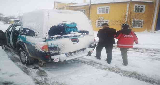 Özel donanımlı UMKE araçları karda hasta taşıdı