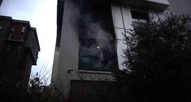 Kadıköy’de apartmanda çıkan yangında yaşlı kadın hayatını kaybetti