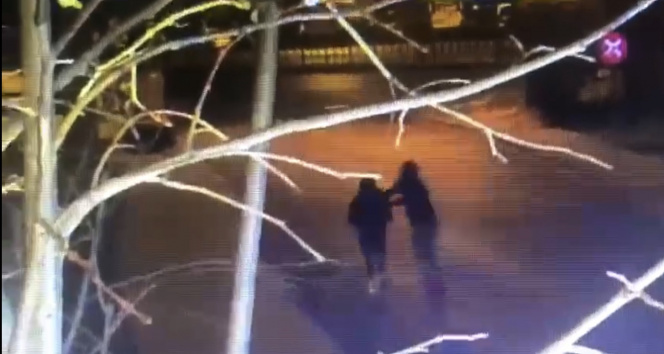 Beyoğlunda genç kadına kapkaç kamerada: Peşinden koştu ama yakalayamadı