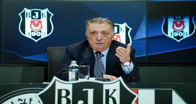 Beşiktaş Başkanı Ahmet Nur Çebi, mayıs ayında yapılacak başkanlık seçiminde aday olacağını açıkladı.