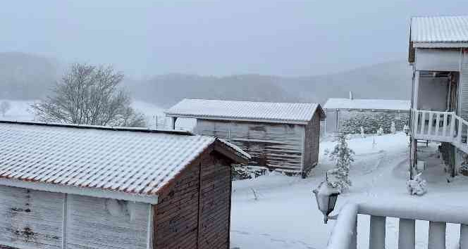 İznik’in yüksek kesimlerinde kar yağışı etkisini sürdürüyor