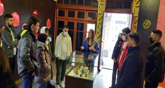 Burhaniye’de MYO öğrencileri müze ziyareti yaptı