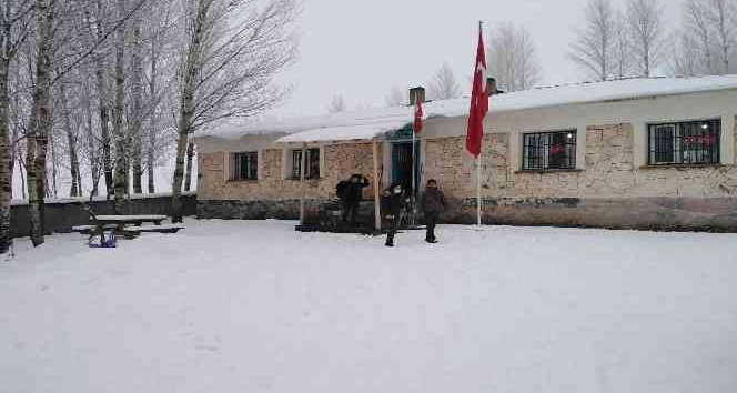 Erciş’te yoğun kar yağışı