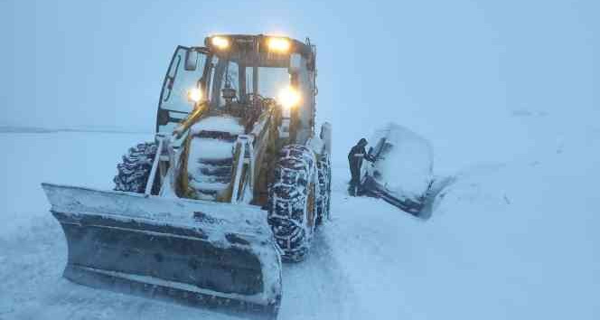Van Büyükşehir Belediyesinden karla mücadele çalışması