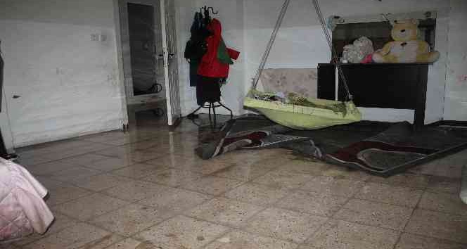 Midyat’ta evleri su bastı, vatandaş alt yapı yetersizliğinden şikayetçi