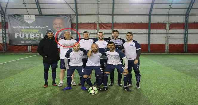 Şube müdürü halı sahada kalbine yenildi