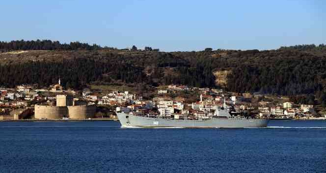 Rus savaş gemisi ‘Orsk’ Çanakkale Boğazı’ndan geçti