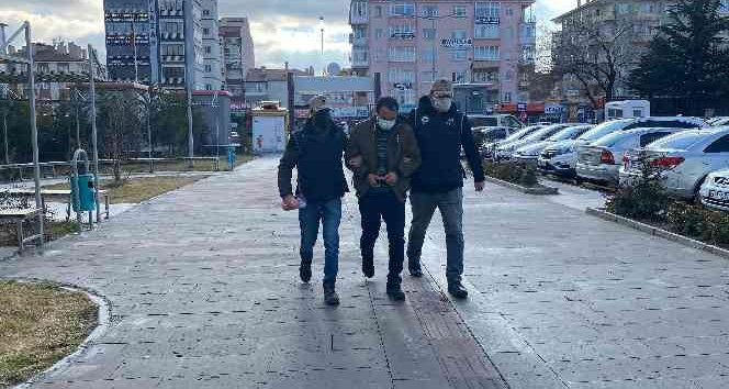Niğde’de 2 aktif öğretmen FETÖ’den gözaltına alındı