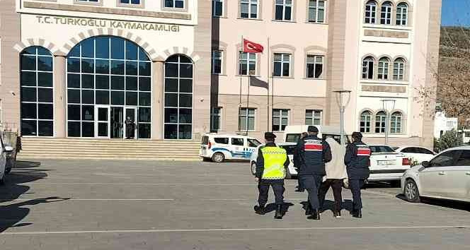 Baz istasyonunu soydu, kaçamadan yakalandı