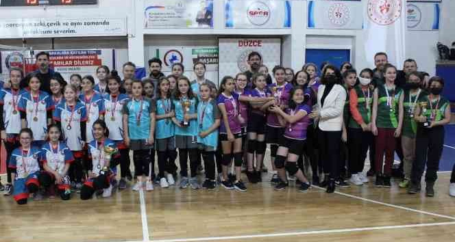 TOKİ Mehmet Akif Ersoy voleybolda şampiyon oldu