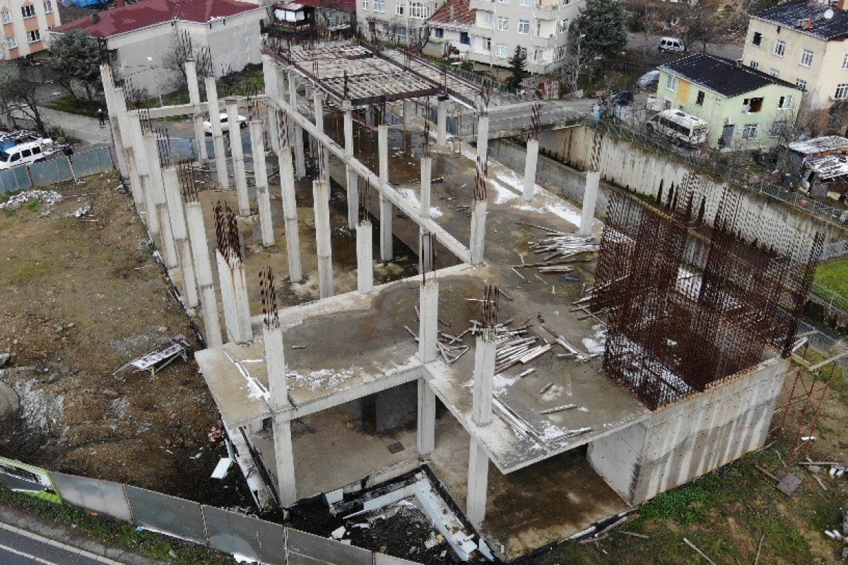 Çekmeköy'de itfaiye istasyonu inşaatı, hurdacıların istilasına uğradı