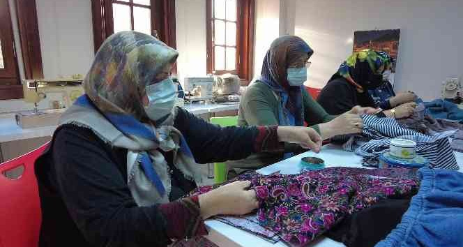 Mahalle konağında aile bütçesine katkı sağlıyorlar