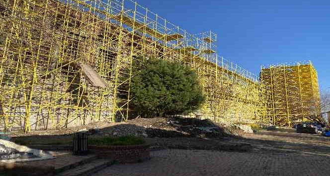 Restorasyonu süren Bukoleon Sarayı tarihe ışık tutuyor