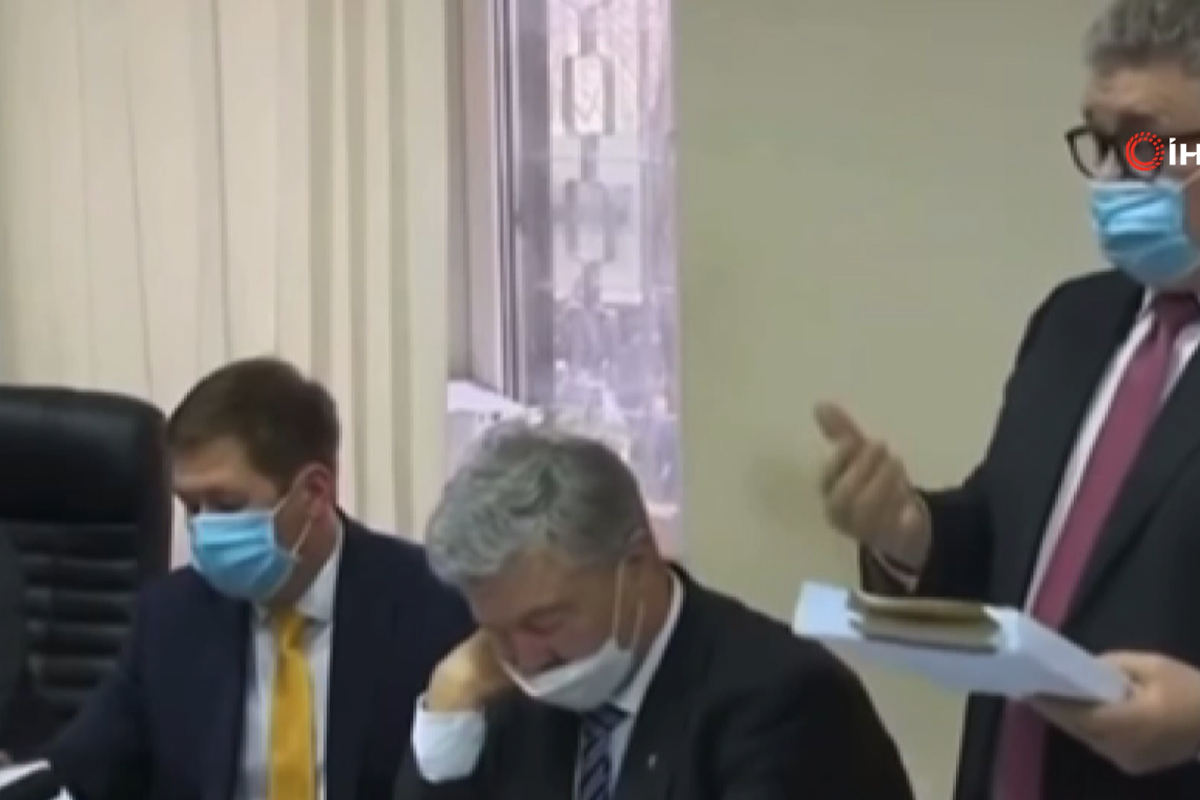 Ukrayna'nın eski Devlet Başkanı Poroşenko, duruşmada uyuyakaldı
