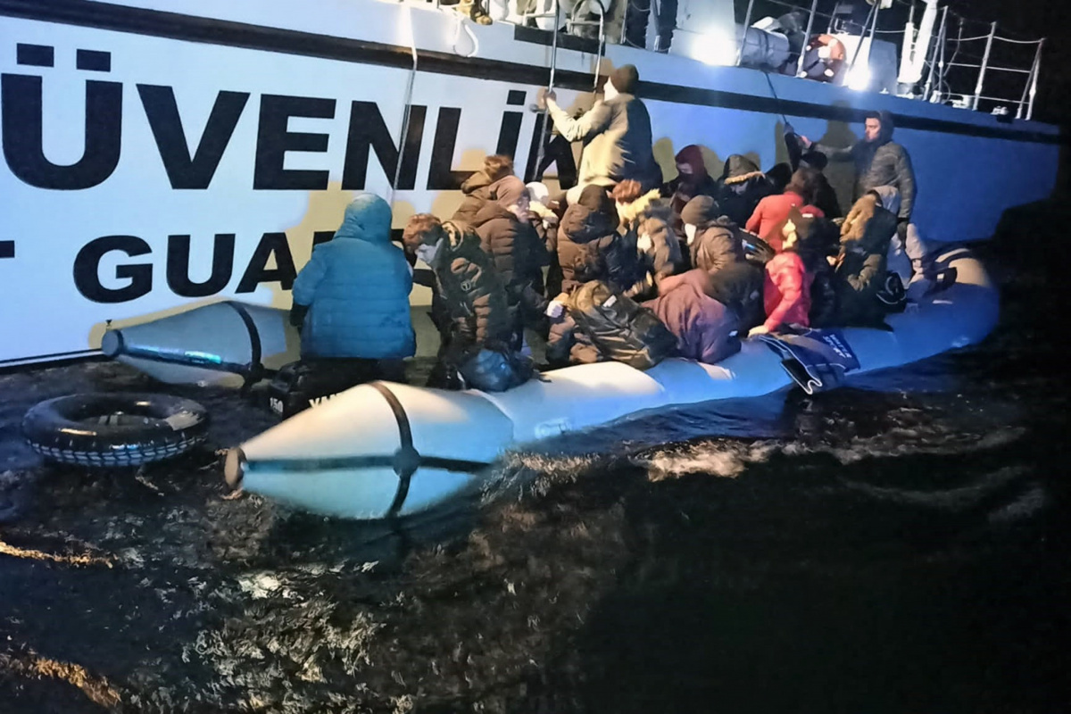 Marmaris'te 25 düzensiz göçmen kurtarıldı