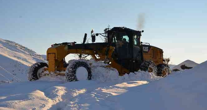 Şırnak’ta kapalı yollar eksi 20 derecede açılıyor