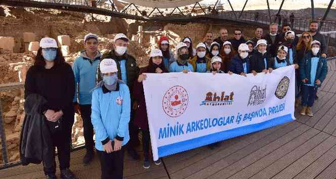 Minik arkeologlar ’tarihin sıfır noktası’nı gezdi